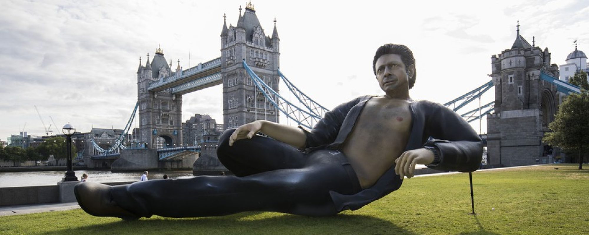 Giant Statue of Jeff Goldblum Erected in London